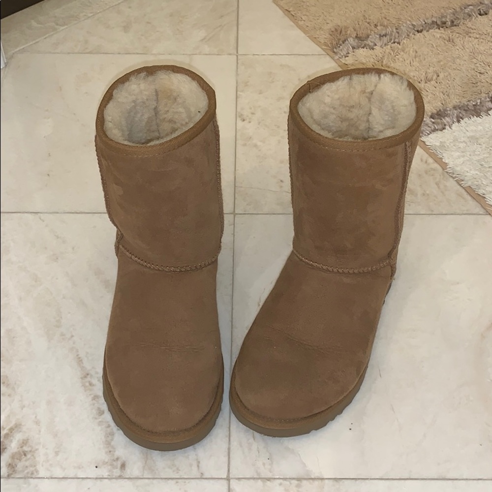 Short ugg boots